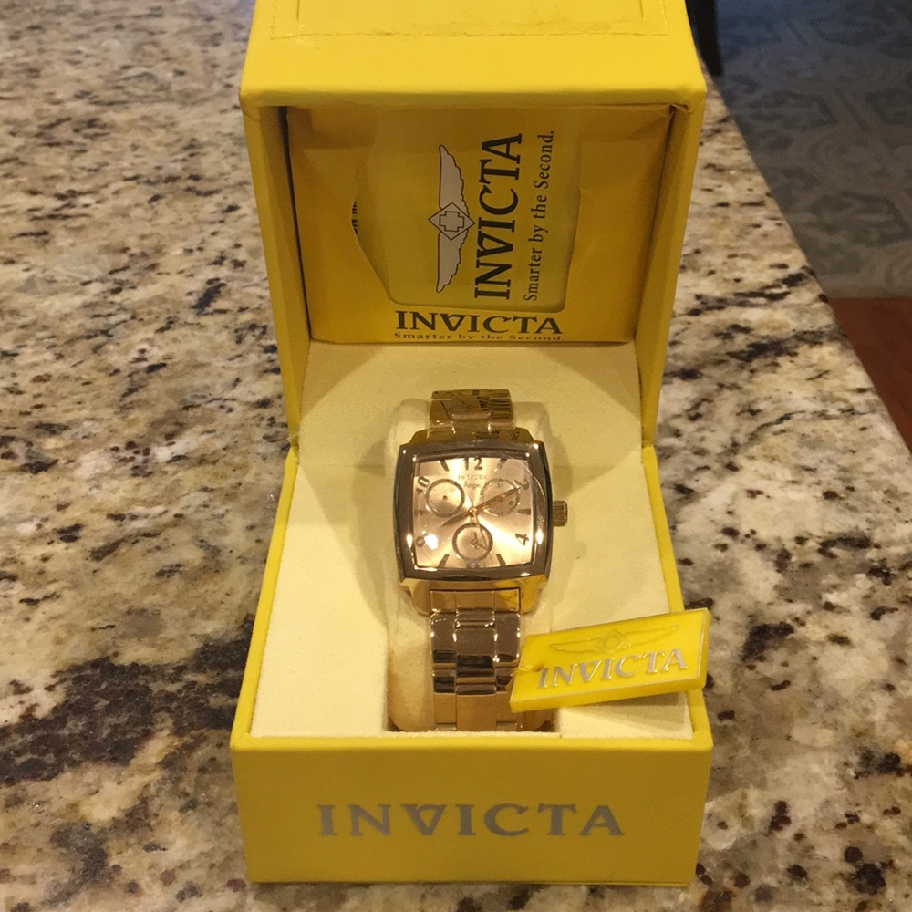 Ladies Invicta watch! Never taken out of Box!